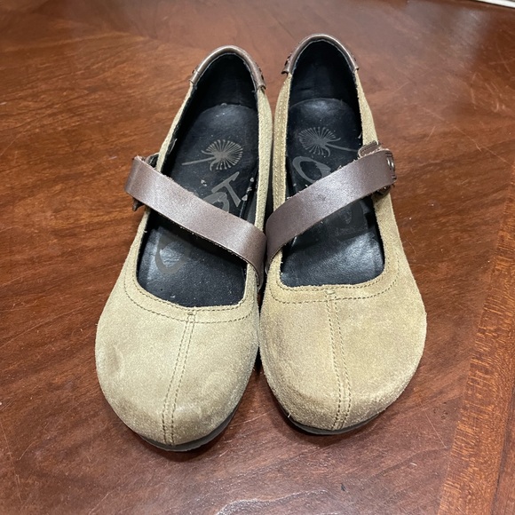 OTBT Salem leather mary Split Toe jane hidden wedge - Picture 2 of 9